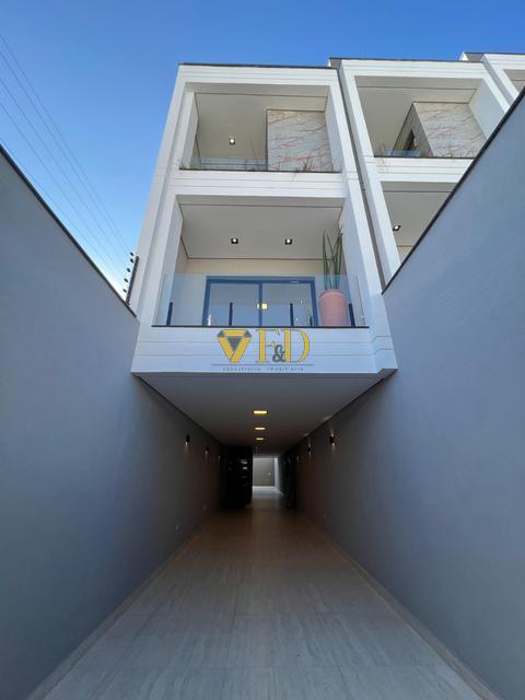 Sobrado à venda em São Paulo, Vila Laís, com 3 suítes, com 216 m²